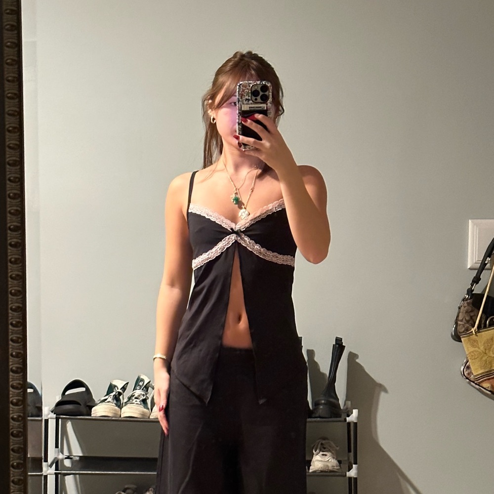 Black and pink lace tank top from Edikted